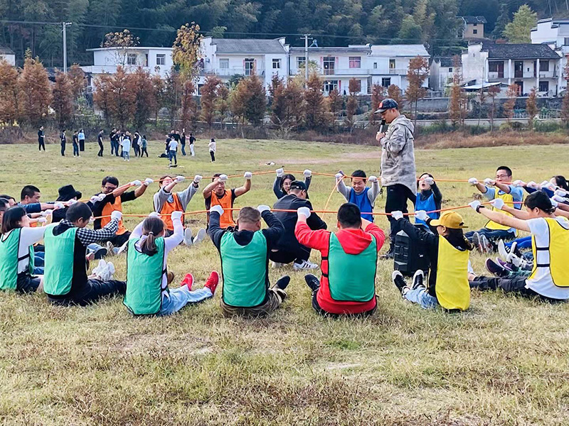不忘初心、繼續(xù)前行、同心同行、勇攀高峰——屯溪城建投公司開(kāi)展“不忘初心、牢記使命”主題教育素質(zhì)拓展訓(xùn)練