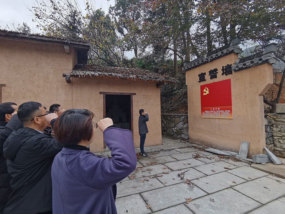 屯溪城建投公司黨支部開展“走進(jìn)紅色記憶、傳承初心使命”主題黨日活動(dòng)