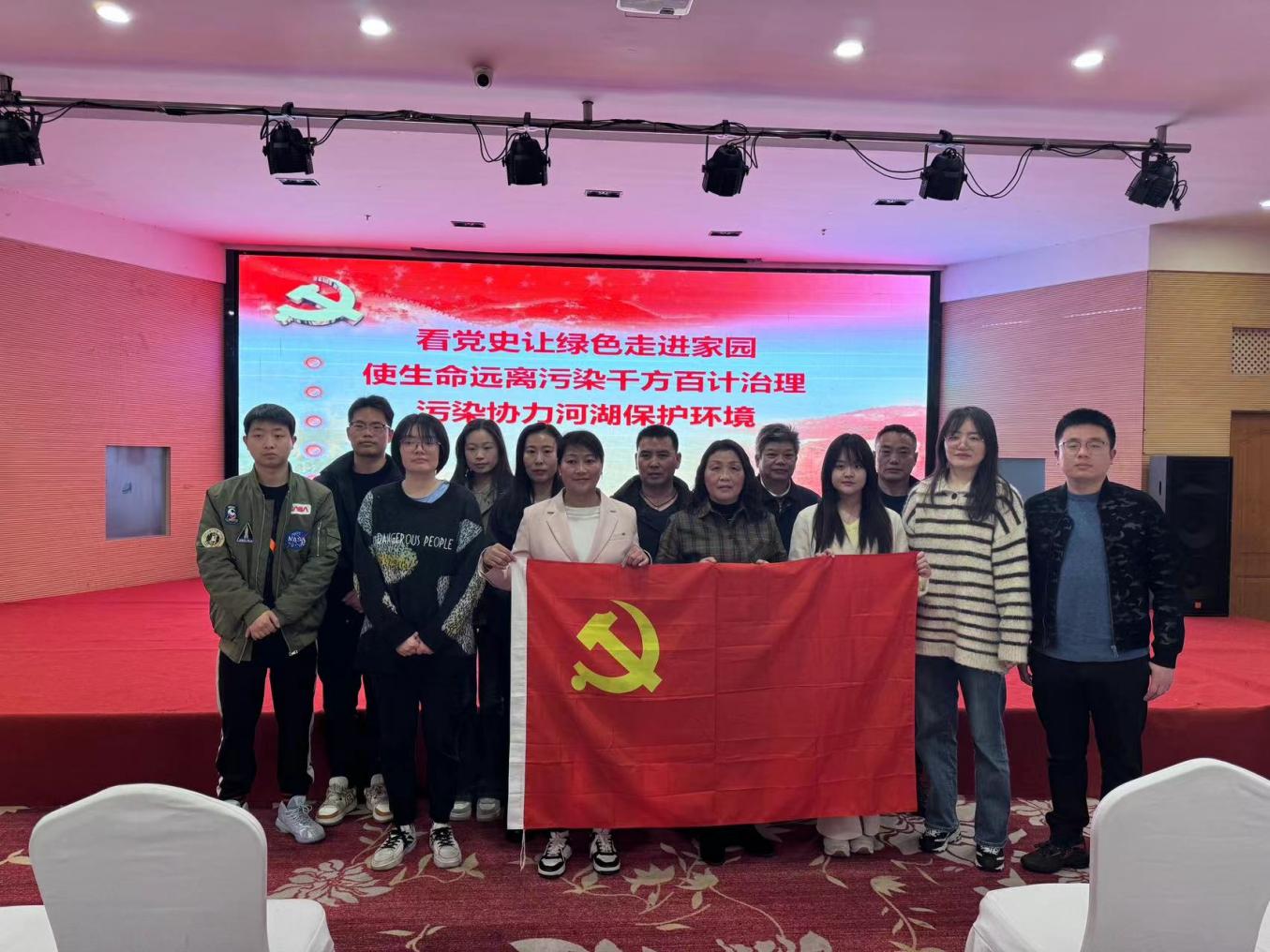 踐行綠色發(fā)展，傳承護(hù)水精神——屯溪區(qū)國(guó)投集團(tuán)黨委組織觀看生態(tài)主題電影《瀏陽(yáng)河上》