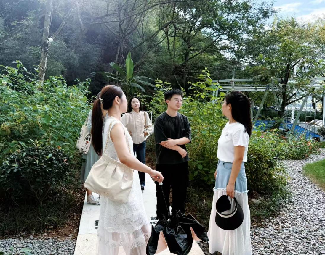 實(shí)地研學(xué)促提升 謀劃發(fā)展啟新程—昱城文旅公司黨支部開(kāi)展“循‘雙村’賦能跡，謀文旅發(fā)展篇”主題黨日活動(dòng)